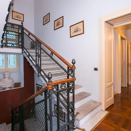 Sleeps 16 Pool Air Con * Moltrasio