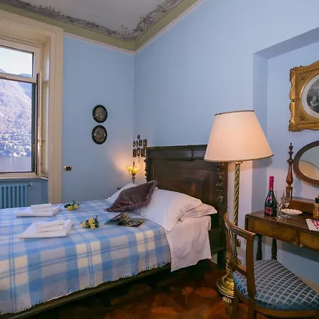 Sleeps 16 Pool Air Con Moltrasio