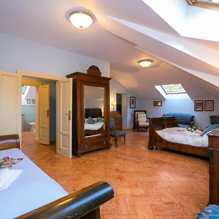 Sleeps 16 Pool Air Con *