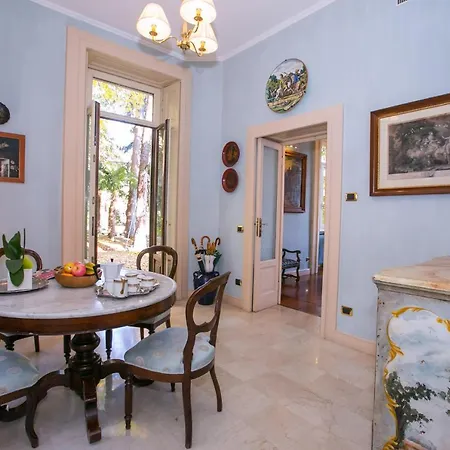 Sleeps 16 Pool Air Con Moltrasio