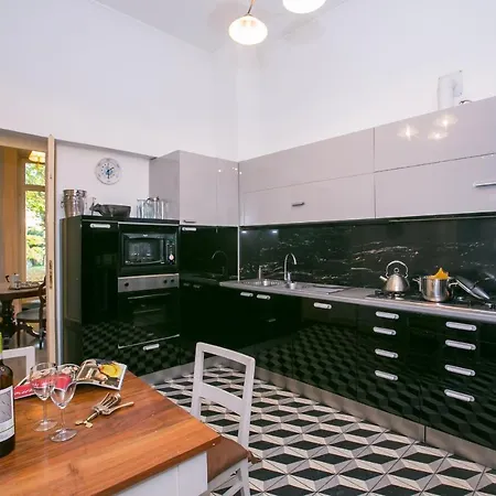 Villa Sleeps 16 Pool Air Con Moltrasio