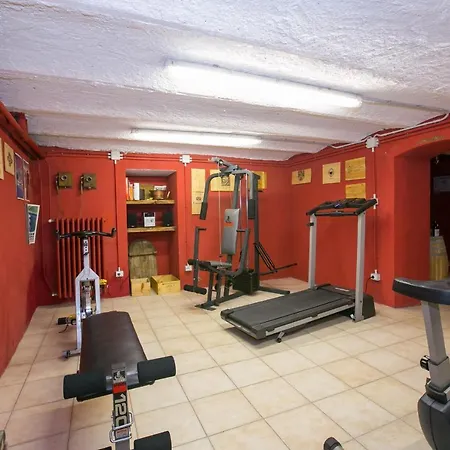 Sleeps 16 Pool Air Con
