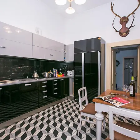 Sleeps 16 Pool Air Con 빌라 몰트라지오